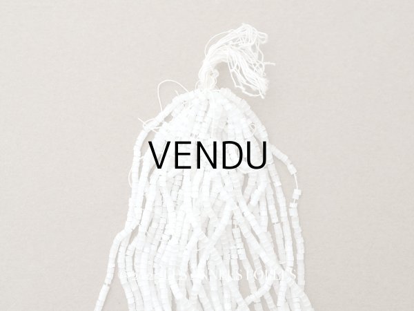 画像1: アンティーク ガラス製 サティネビーズ ホワイト 26g 1cm=8.5粒 (1)