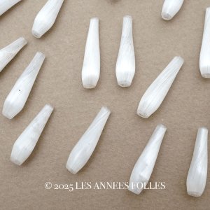 画像: 【クリスマスセール2025対象外】アンティーク スフレビーズ パールホワイトドロップ型 21×5.5mm 24ピースのセット 吹きガラス製ビーズ