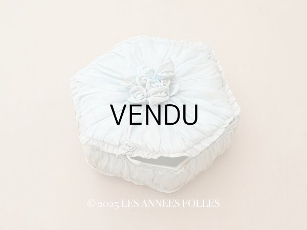 画像1: 【クリスマスセール2025対象外】19世紀末 アンティーク パニエ付きボックス パウダーブルーのオーガンジー＆シルクサテン (1)