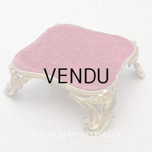 画像: ＊蚤の市＊アンティーク ベルベットの台座 ボルドー 
