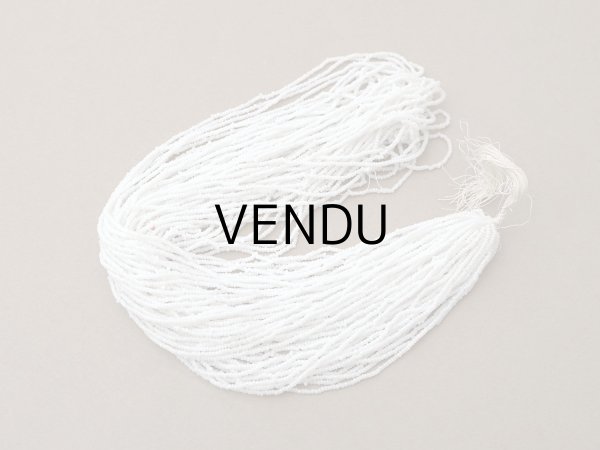 画像2: アンティーク 極小 パールホワイトのシードビーズ 1cm=10粒 72〜88g (2)