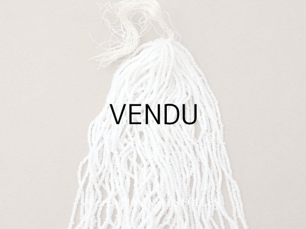 画像1: アンティーク 極小 パールホワイトのシードビーズ 1cm=10粒 72〜88g (1)