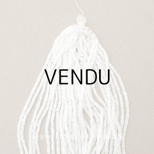 画像: アンティーク ガラス製 サティネビーズ オフホワイト 1cm=9粒 27〜28g