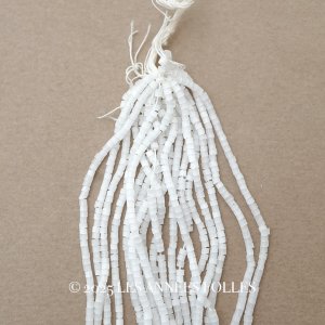 画像: アンティーク ガラス製 サティネビーズ ホワイト 1cm=8粒 17〜19g