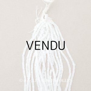 画像: アンティーク ガラス製 サティネビーズ ホワイト 1cm=8粒 17〜19g