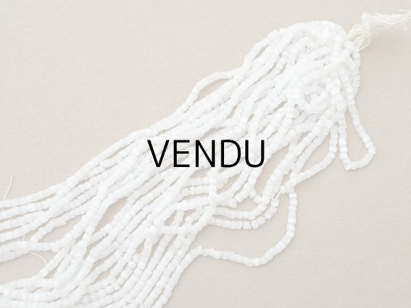 画像3: アンティーク ガラス製 サティネビーズ ホワイト 42g 1cm=7粒  (3)