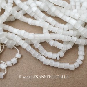 画像: アンティーク サティネビーズ ホワイト ガラスビーズ 1cm=4.5粒 61g