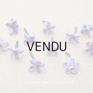 画像: アンティーク 勿忘草の小さな布花 薄い青紫 11ピースのセット 約14mm