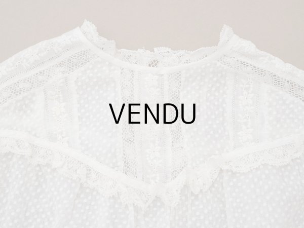 画像4: ＊蚤の市＊1900年頃 アンティーク ベビー用 ブラウスドット刺繍のコットンファブリック  (4)