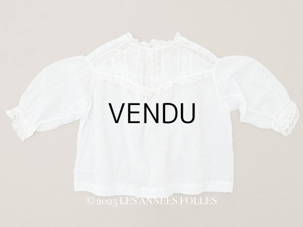 画像1: ＊蚤の市＊1900年頃 アンティーク ベビー用 ブラウスドット刺繍のコットンファブリック  (1)