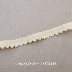 画像: アンティーク スカラップトリム 刺繍入り ライトベージュ 1.7m 1cm幅 