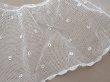 画像9: アンティーク 幅広 フリルレース 2.45m オフホワイト ドット刺繍入り チュールレース  幅11.5cm  (9)