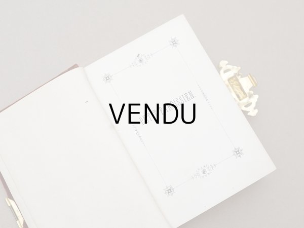 画像9:  アンティーク ミサ典書 ブラウンのベルベット 聖母マリアと幼いキリストのモチーフ付 四葉のクローバーの押し花入り (9)