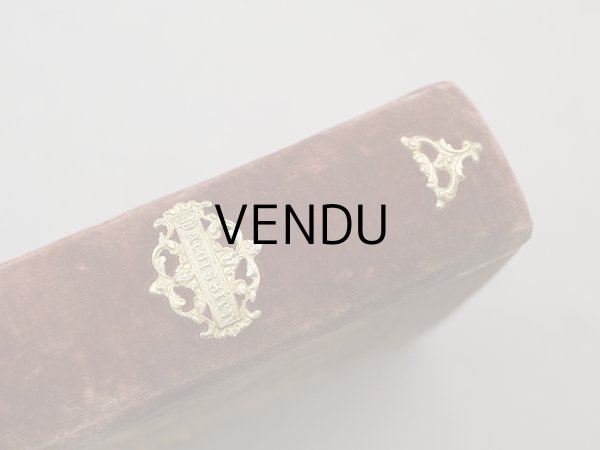 画像5:  アンティーク ミサ典書 ブラウンのベルベット 聖母マリアと幼いキリストのモチーフ付 四葉のクローバーの押し花入り (5)