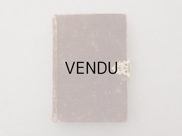 画像2:  アンティーク ミサ典書 ブラウンのベルベット 聖母マリアと幼いキリストのモチーフ付 四葉のクローバーの押し花入り (2)