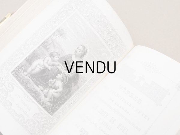 画像15:  アンティーク ミサ典書 ブラウンのベルベット 聖母マリアと幼いキリストのモチーフ付 四葉のクローバーの押し花入り (15)