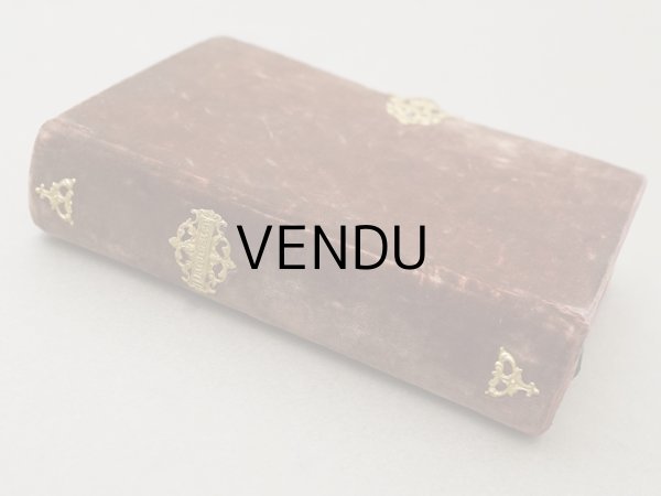 画像4:  アンティーク ミサ典書 ブラウンのベルベット 聖母マリアと幼いキリストのモチーフ付 四葉のクローバーの押し花入り (4)