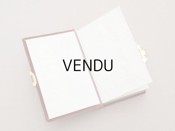 画像8:  アンティーク ミサ典書 ブラウンのベルベット 聖母マリアと幼いキリストのモチーフ付 四葉のクローバーの押し花入り (8)