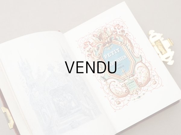 画像11:  アンティーク ミサ典書 ブラウンのベルベット 聖母マリアと幼いキリストのモチーフ付 四葉のクローバーの押し花入り (11)