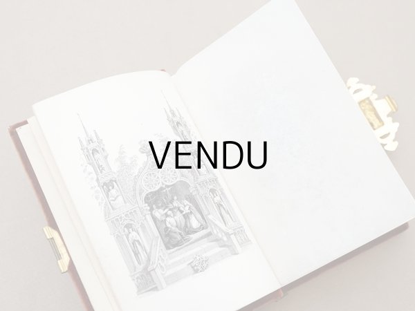 画像10:  アンティーク ミサ典書 ブラウンのベルベット 聖母マリアと幼いキリストのモチーフ付 四葉のクローバーの押し花入り (10)