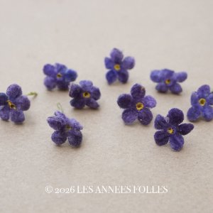 画像: アンティーク 勿忘草の小さな布花 紫 9ピースのセット 約13mm