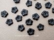 画像1: アンティーク ガラス製 ビーズ 花型 黒 8mm 約20ピースのセット (1)