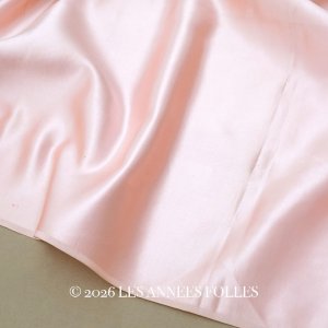 画像: 19世紀末 アンティーク シルクサテン ファブリック ベビーピンク 生地 53×99cm