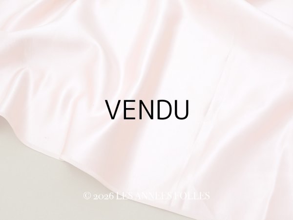 画像1: 19世紀末 アンティーク シルクサテン ファブリック ベビーピンク 生地 53×99cm (1)
