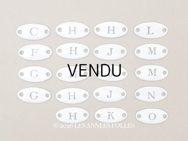 画像1: ＊蚤の市セット＊アンティーク イニシャルプレート 19ピースのセット (1)