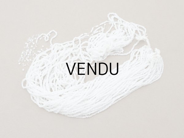 画像2: アンティーク ガラス製 サティネビーズ ホワイト 42g 1cm=7粒  (2)