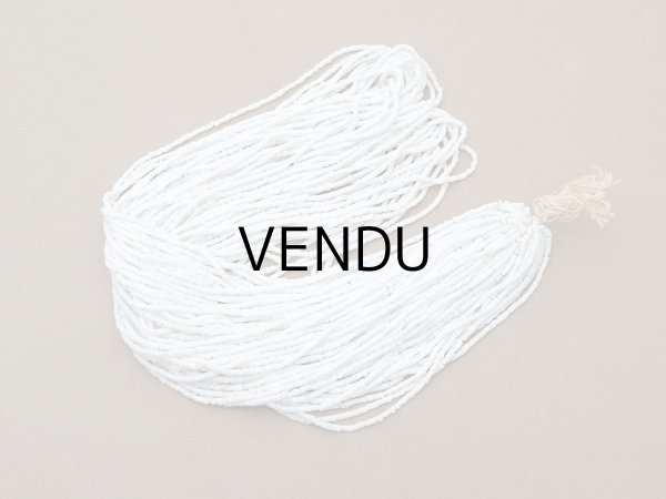 画像2: アンティーク ミルクガラス シードビーズ ホワイト 75〜78g 1粒=9〜9.5粒 (2)