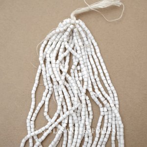 画像: アンティーク グレイッシュホワイト シードビーズ  ガラス製 31〜35g