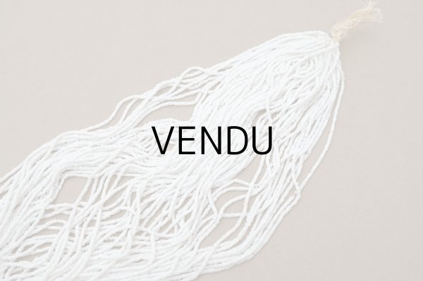 画像4: アンティーク ミルクガラス シードビーズ ホワイト 75〜78g 1粒=9〜9.5粒 (4)