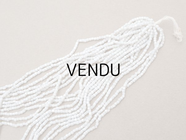 画像2: アンティーク カット入り シードビーズ グレイッシュホワイト ガラス製 23g (2)