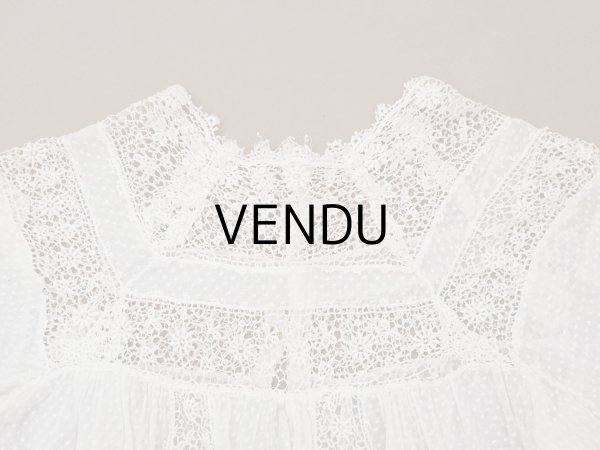 画像2: ＊蚤の市＊1900年頃 アンティーク ベビー用 ドレスドット刺繍のコットンファブリック  (2)