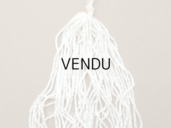 画像1: アンティーク ガラス製 サティネビーズ オフホワイト 57g 1cm=5.5粒  (1)