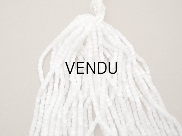 画像2: アンティーク ガラス製 サティネビーズ オフホワイト 57g 1cm=5.5粒  (2)