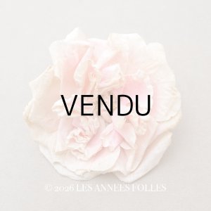 画像: 1900年頃 アンティーク薔薇の布花 パウダーピンク クウォーターロゼット咲き