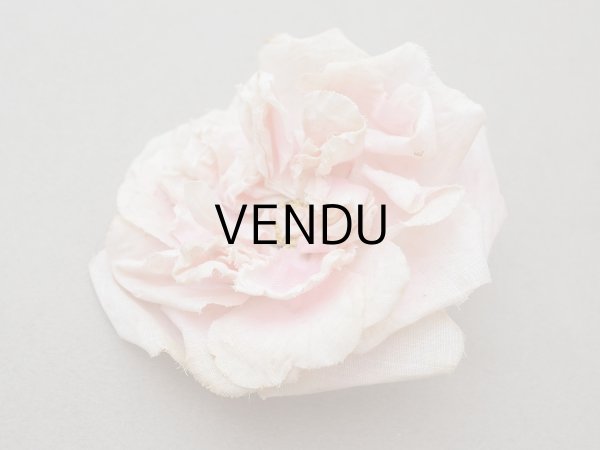 画像3: 1900年頃 アンティーク薔薇の布花 パウダーピンク クウォーターロゼット咲き (3)