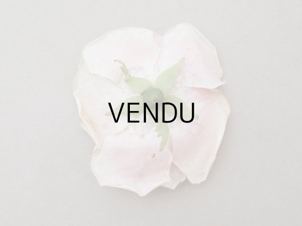 画像4: 1900年頃 アンティーク薔薇の布花 パウダーピンク クウォーターロゼット咲き (4)