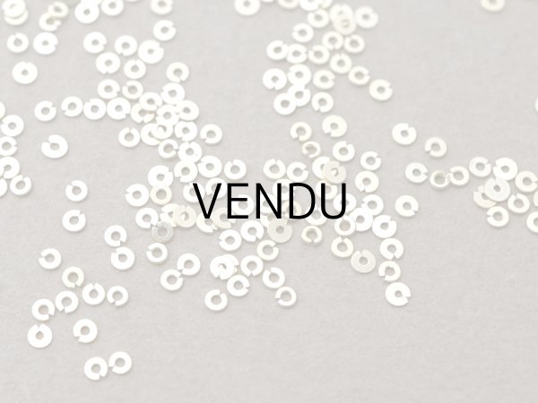 画像2: 19世紀 アンティーク シルバー製 ゴールドコーティング 極小 1mm スパンコール 200ピースのセット (2)