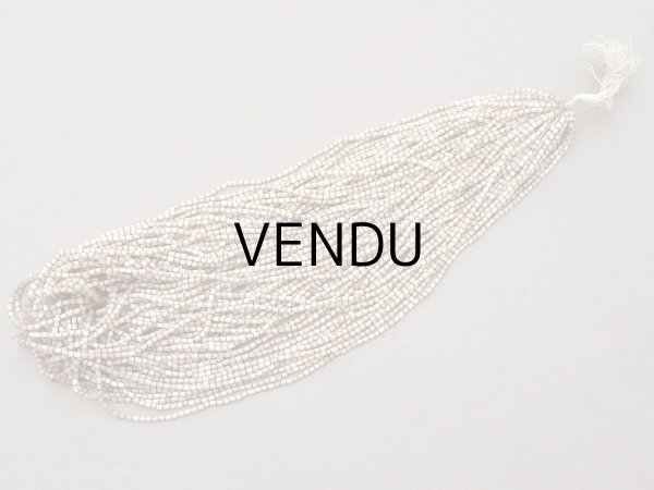 画像2: アンティーク ガラス製 サティネビーズ ライトブラウン 69〜81g (2)