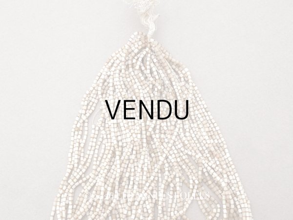 画像1: アンティーク ガラス製 サティネビーズ ライトブラウン 69〜81g (1)