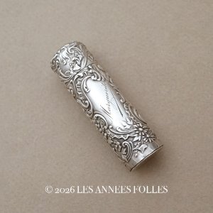 画像:  アンティーク シルバー製 携帯用 パフュームボトル クリスタルの栓 ロカイユ装飾 花模様 MARQUERITE