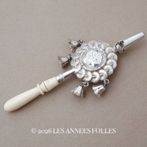 画像: ＊蚤の市＊19世紀 ナポレオン3世時代 アンティーク ラトル シルバー製 花模様