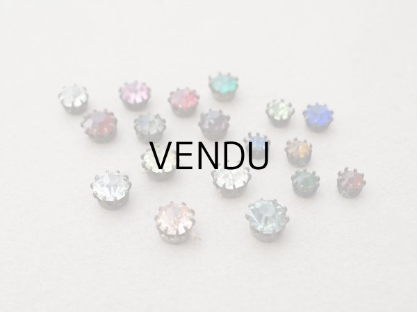 画像2: 19世紀末 アンティーク グラスストーン 18ピースのセット ラインストーン (2)