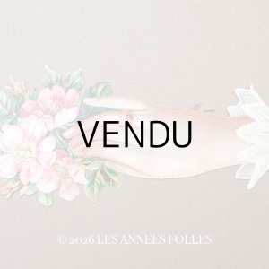 画像: 1900年頃 アンティーク 大きなダイカットクロモ 薔薇を持つ手