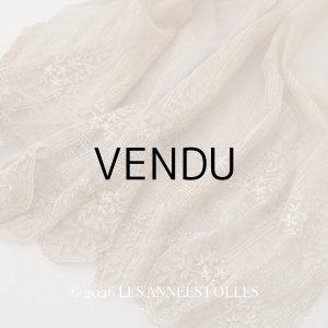 画像: ＊蚤の市＊アンティーク  花模様の刺繍入り チュールレース 胡桃色　