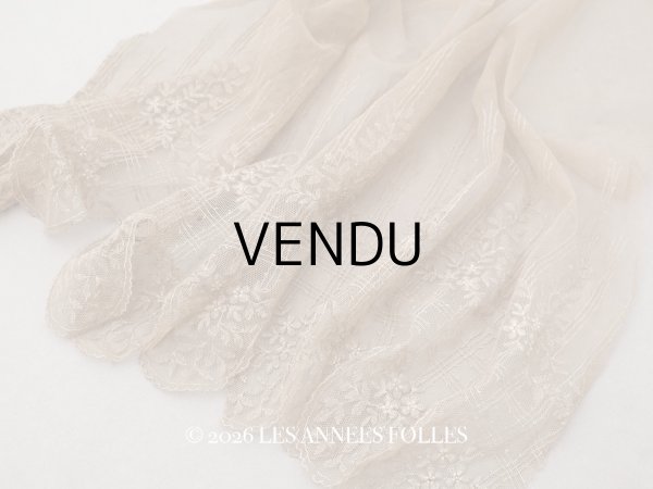 画像1: ＊蚤の市＊アンティーク  花模様の刺繍入り チュールレース 胡桃色　 (1)