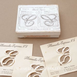 画像: 1900年頃 アンティーク 箱入り イニシャルシート モノグラム 3シート【E】-N°5- INITIALES BRODEES PLUMETIS-EXPRESS